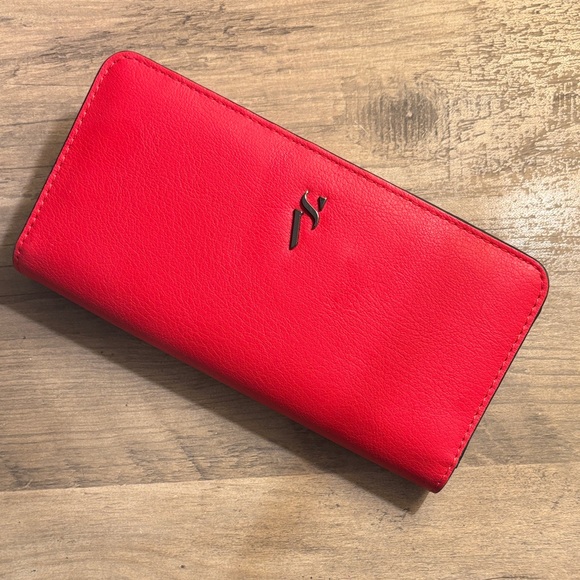 Simply Vera Vera Wang Red Wallet - Picture 1 of 6